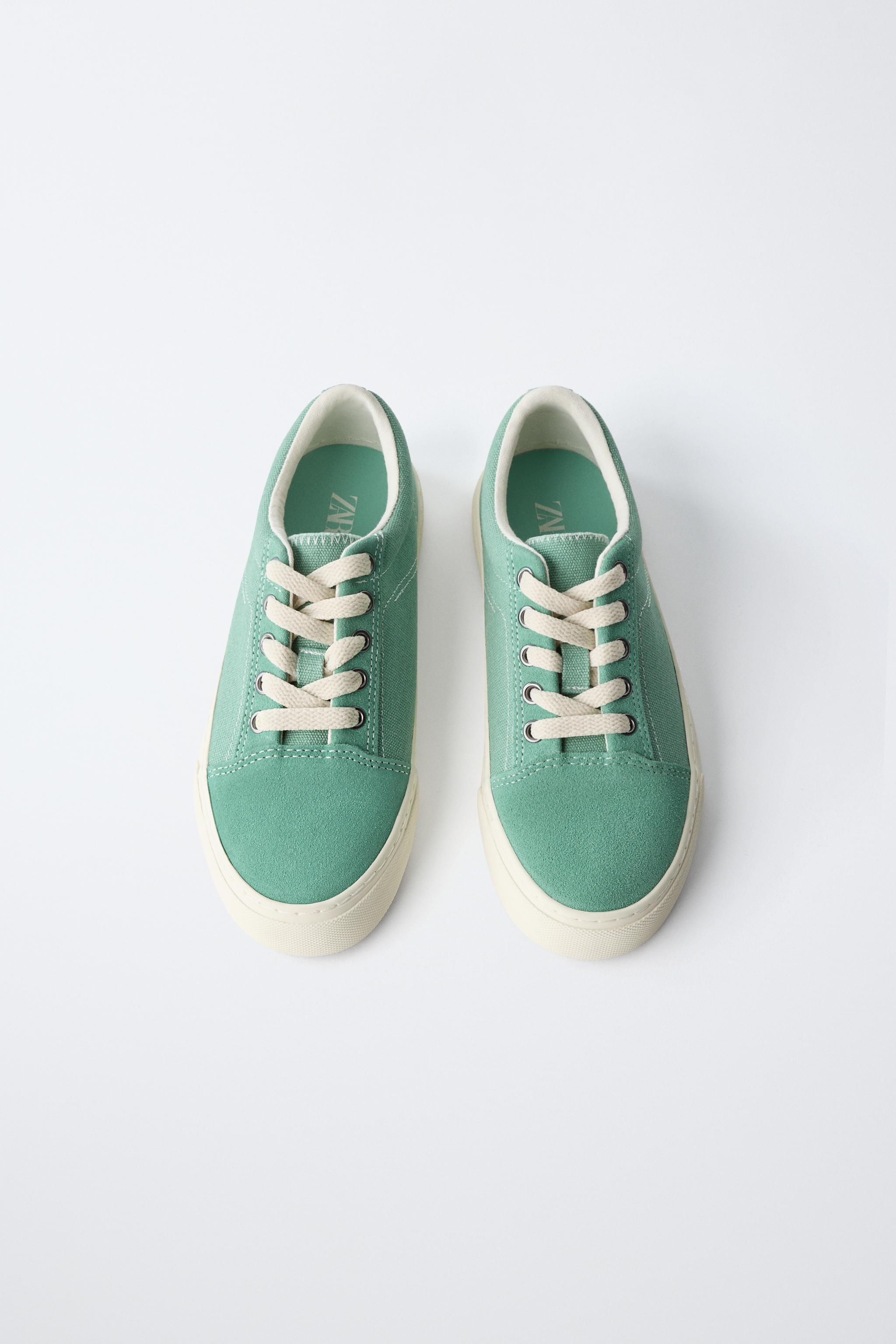 LACE-UP SNEAKERS
